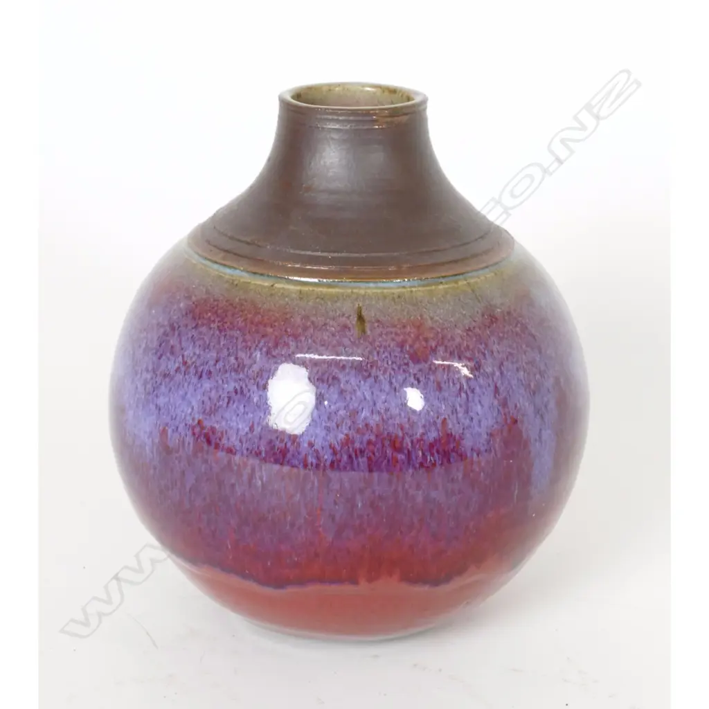 Ian Firth red glazed spherical vase Image 1++