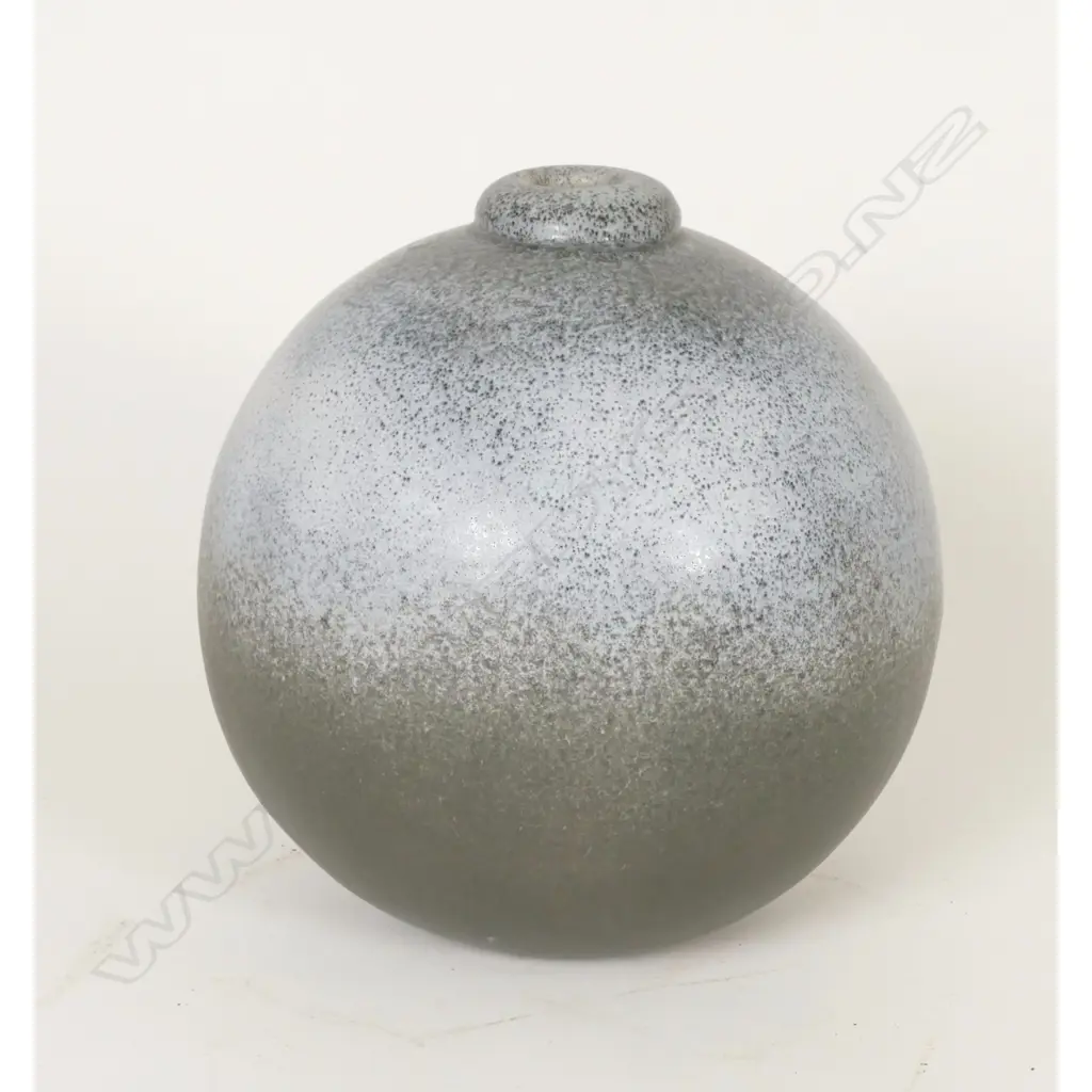 Ian Firth spherical vase Image 1++
