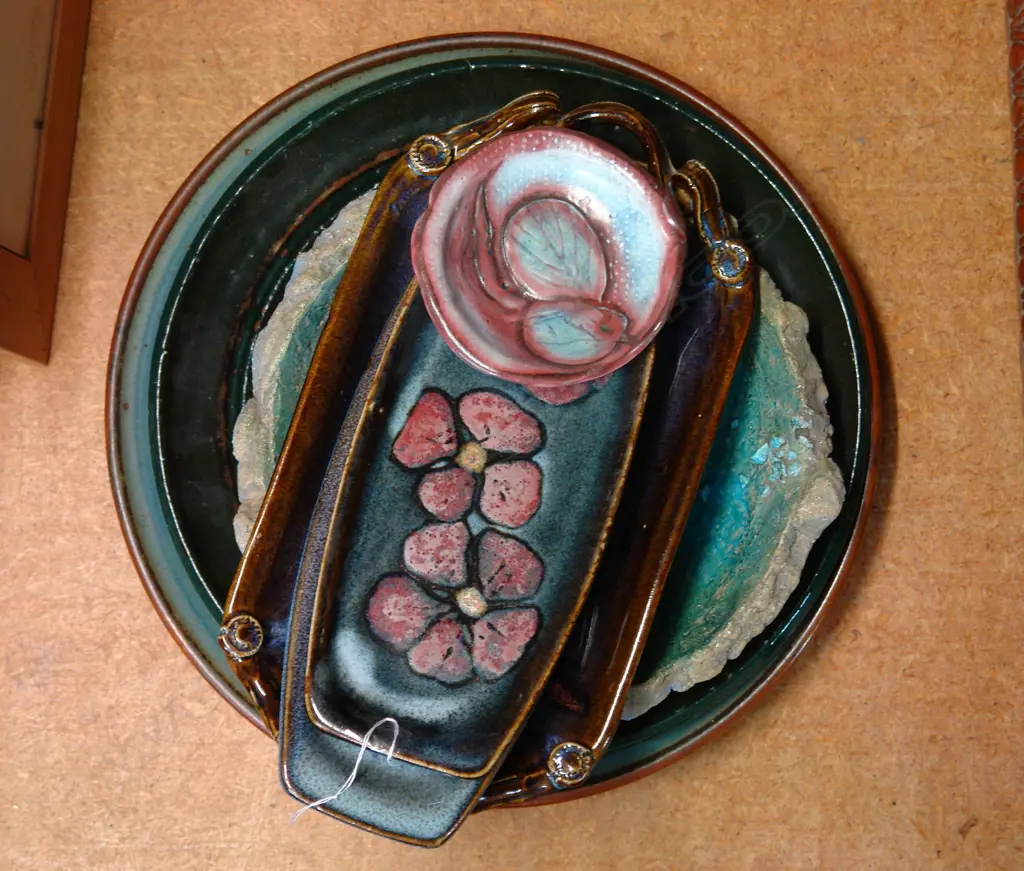 A collection of four N.Z. Studio Pottery pieces Image 1++