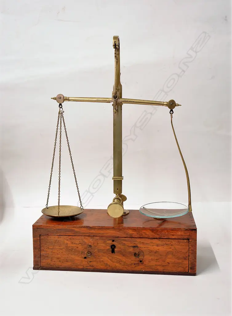 A late Victorian oak cased brass set of travelling balance scales Image 1++