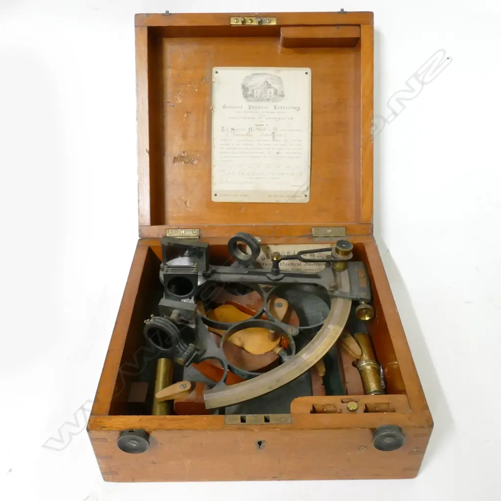 A cased sextant by J. Coombes Image 1++