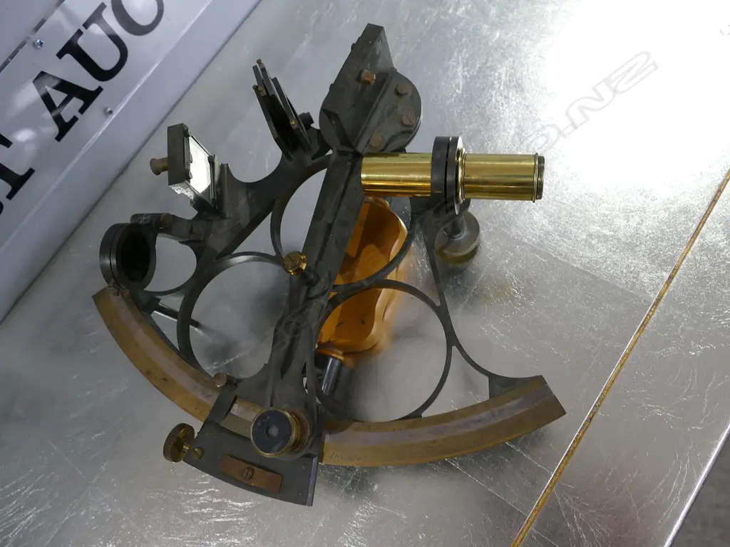 A cased sextant by J. Coombes Image 1++