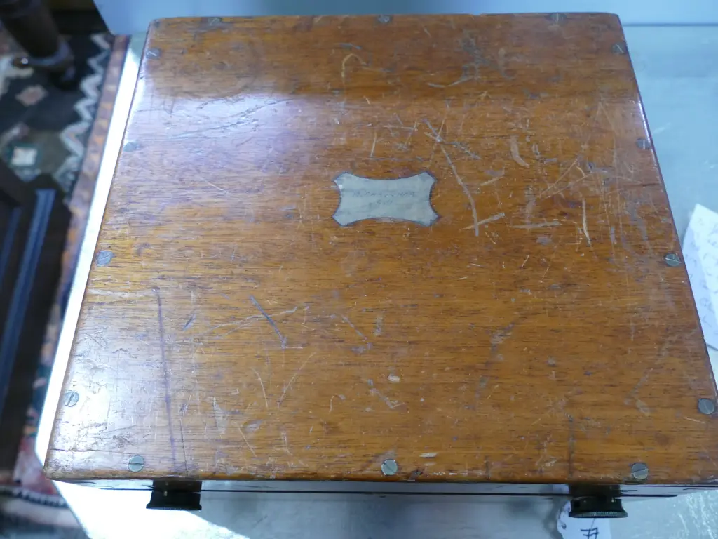 A cased sextant by J. Coombes Image 1++