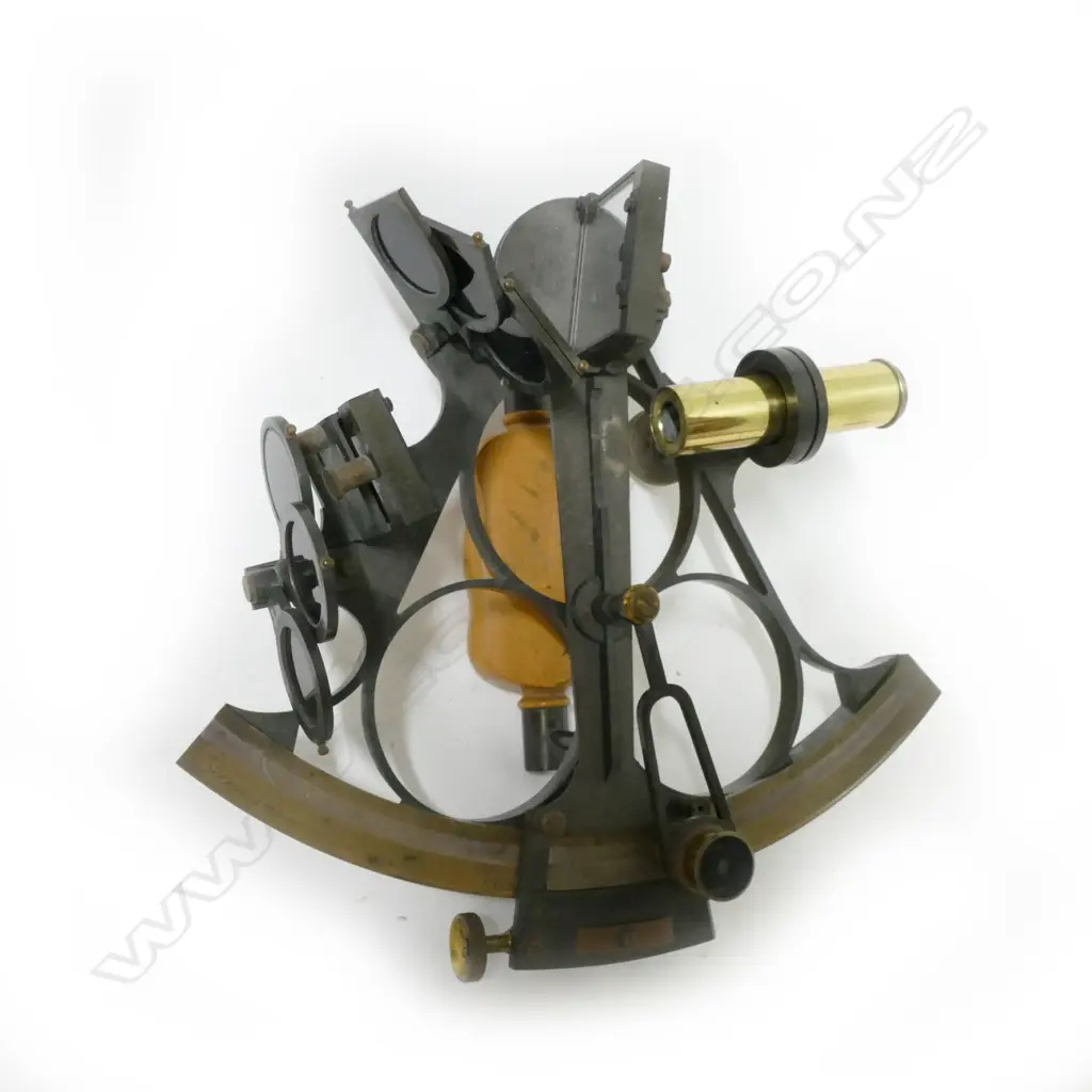 A cased sextant by J. Coombes Image 1++