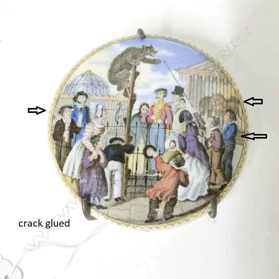 Four Victorian Pratt pot lids Image 1++