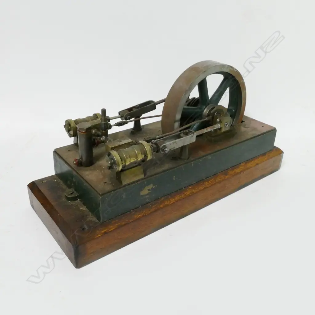 A model of a piston driven fly wheel Image 1++