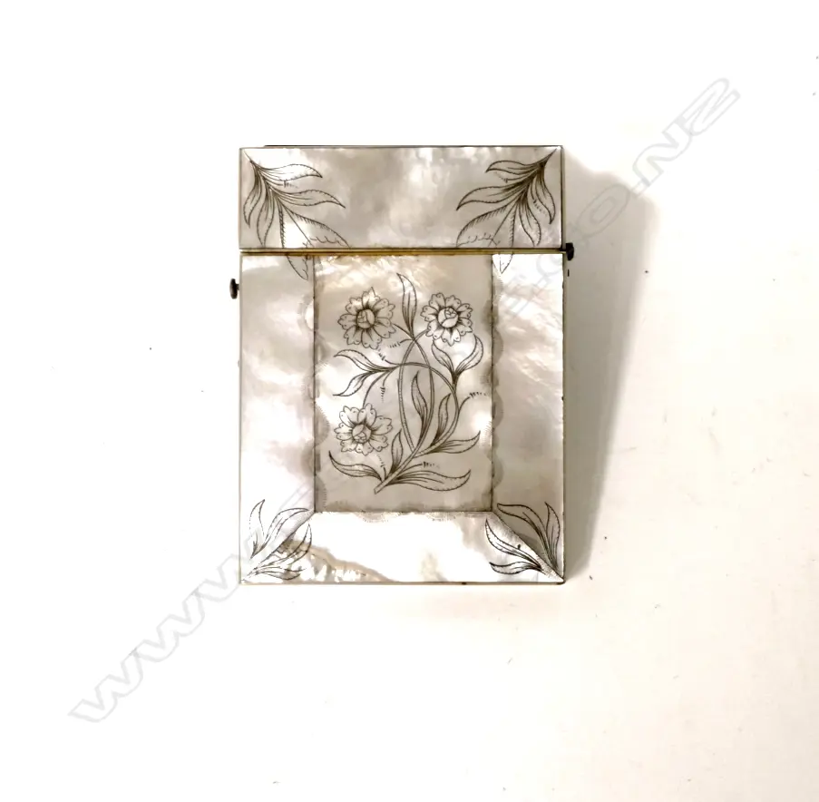 A Victorian engraved mother-of-pearl card case Image 1++