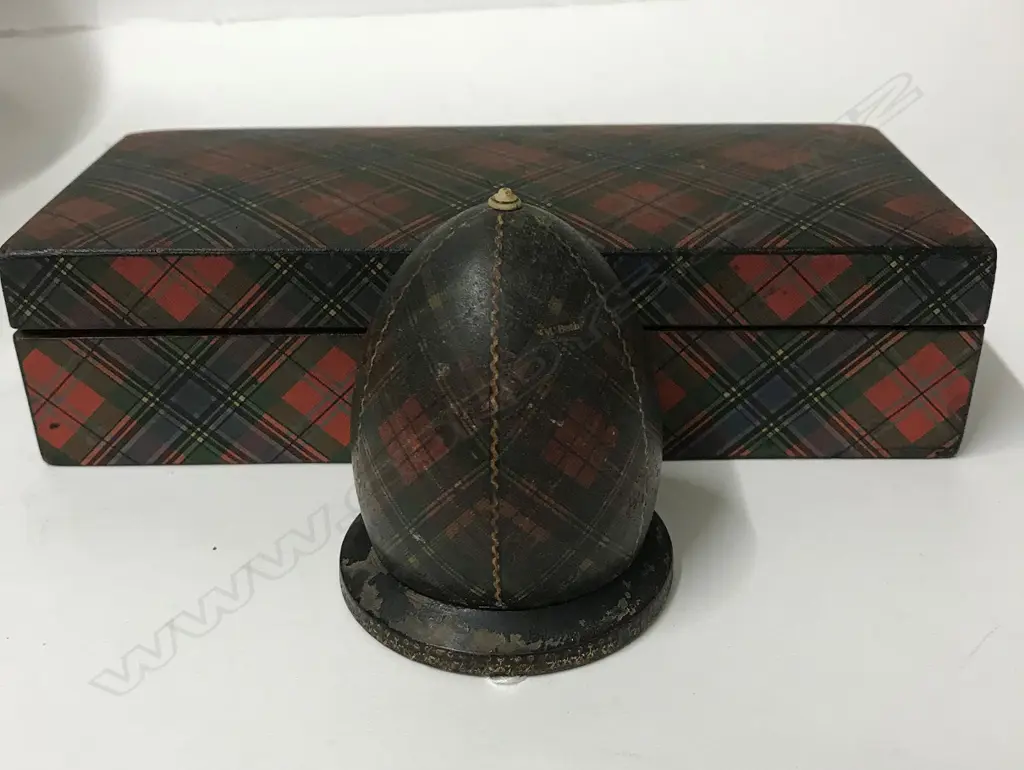 Two pieces of Victorian tartan-ware Image 1++