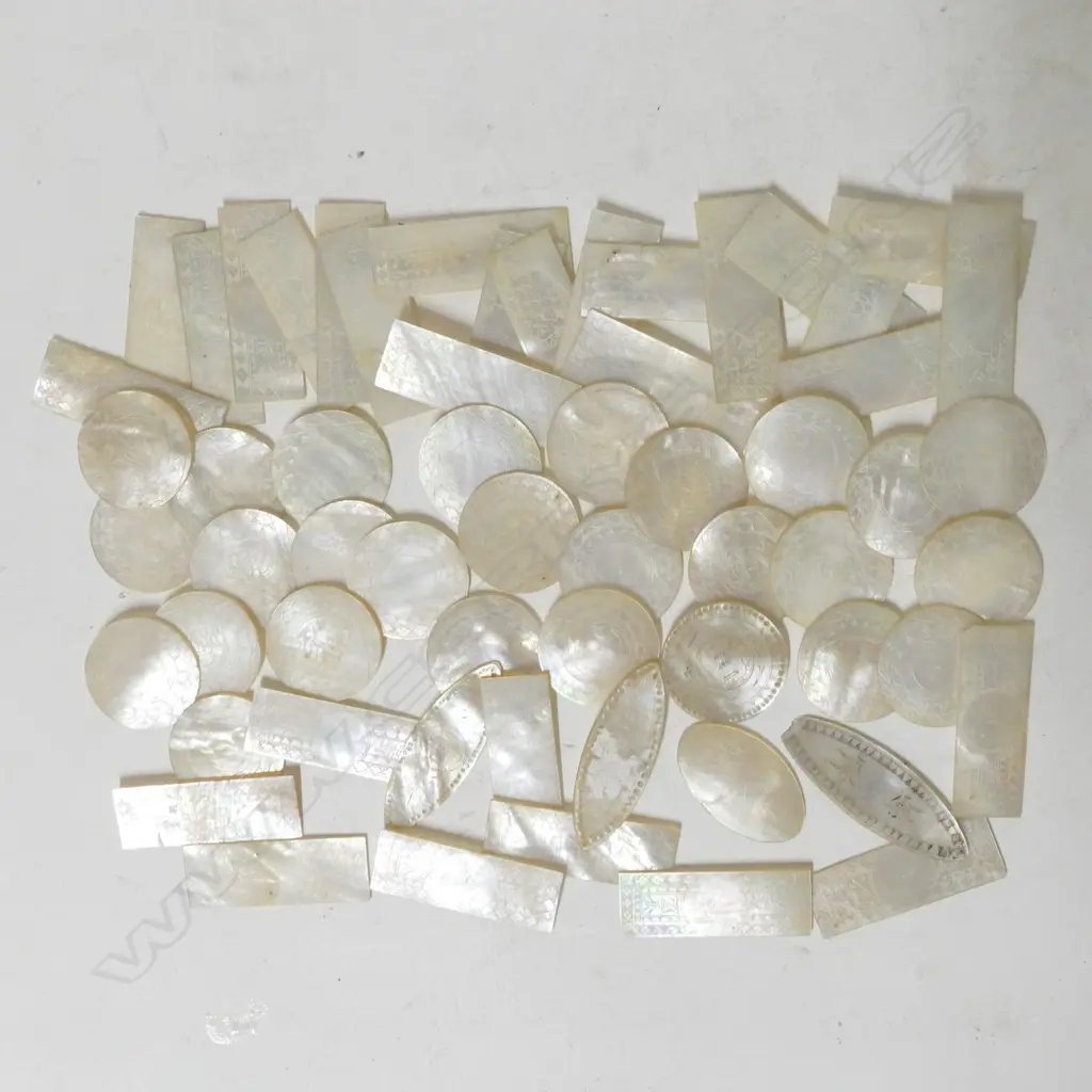 60 mother-of-pearl gambling tokens Image 1++