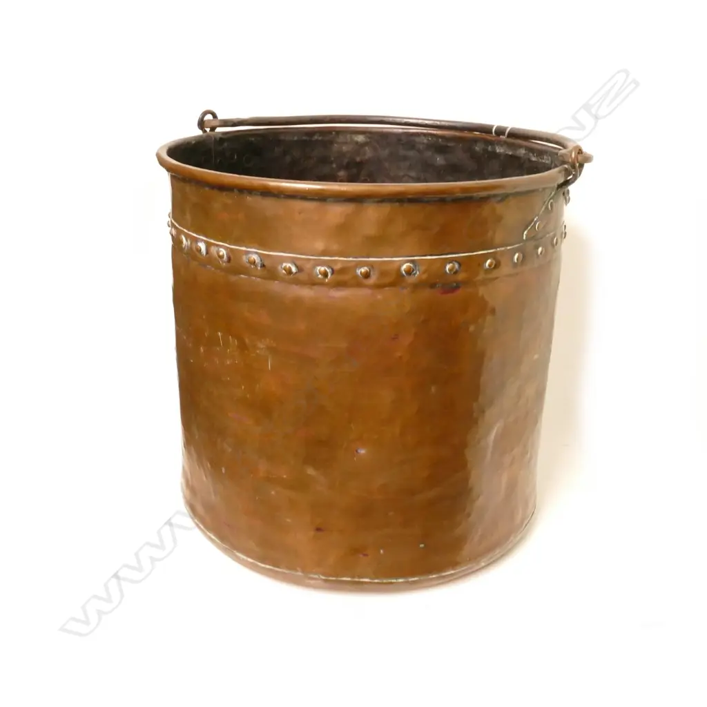 A large 19thC copper circular bucket Image 1++
