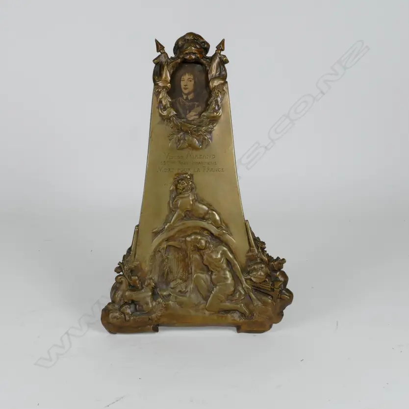 A French WWI brass strut-back remembrance plaque Image 1++