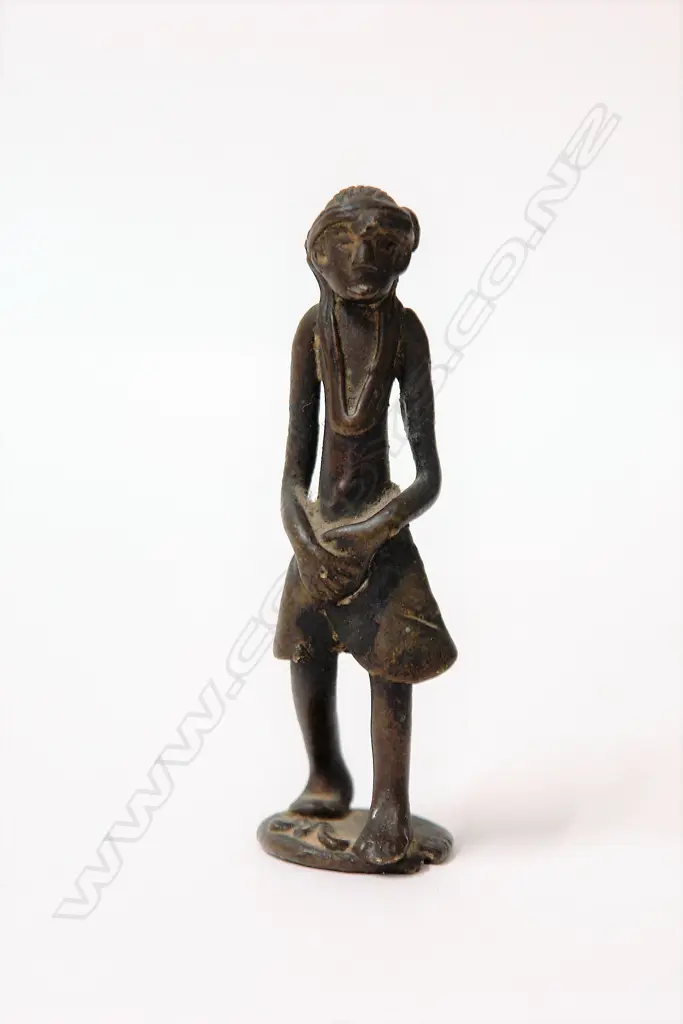 An old African bronze figured gold weight Image 1++