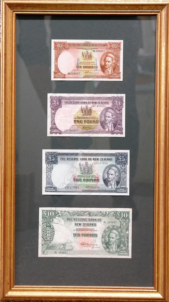 A set of four framed Reserve Bank of N.Z. Fleming banknotes Image 1++
