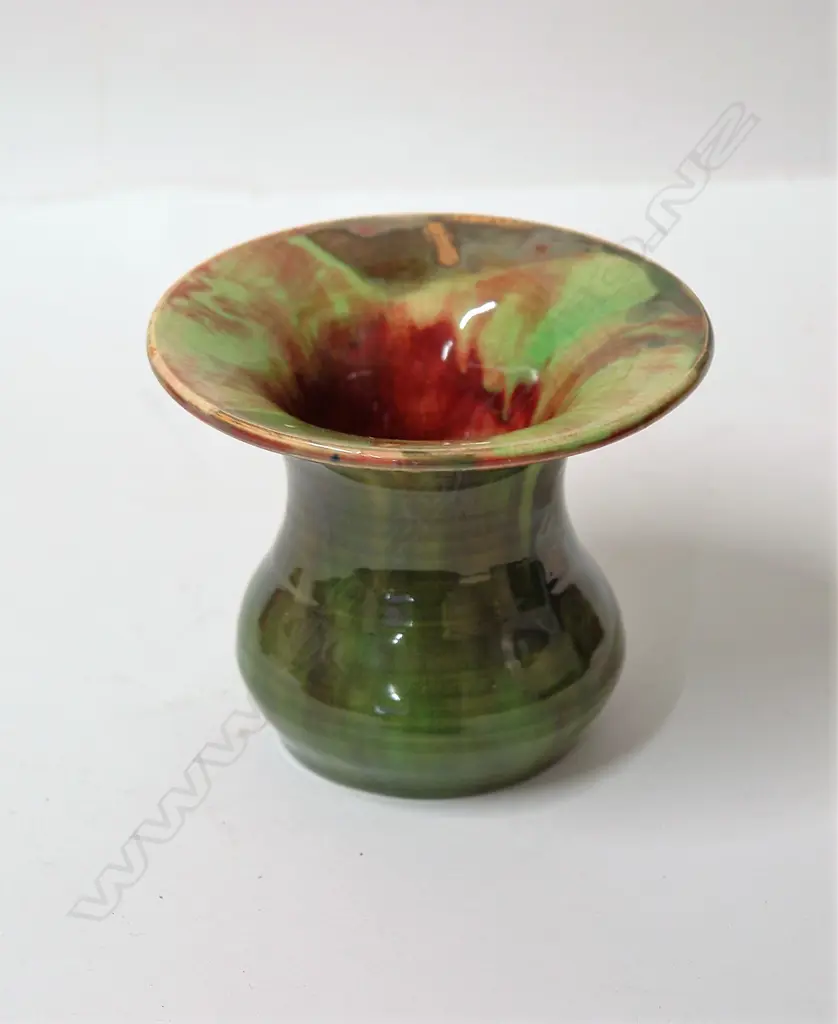 Briar Gardner vase with everted rim Image 1++