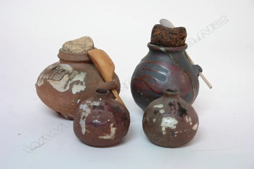Four Patricia Perrin pottery items Image 1++