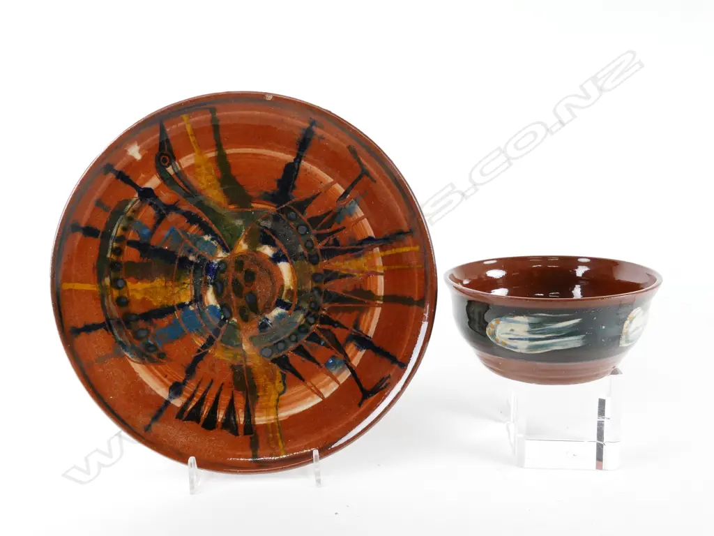 Two Elizabeth Lissaman pottery pieces Image 1++