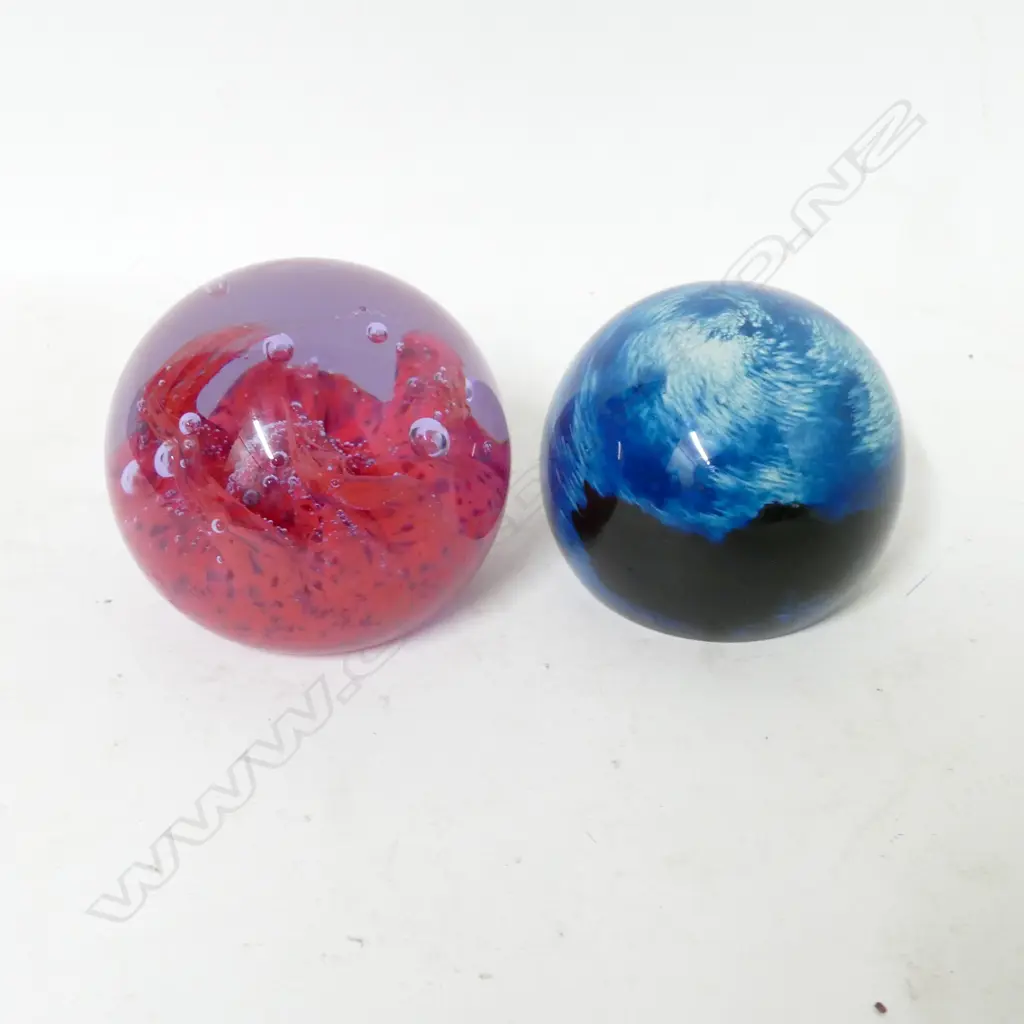 Two glass paperweights Image 1++