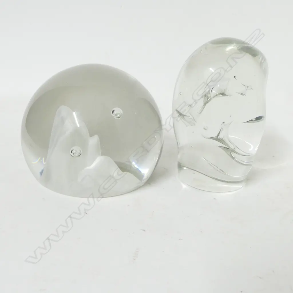 Two glass paperweights Image 1++