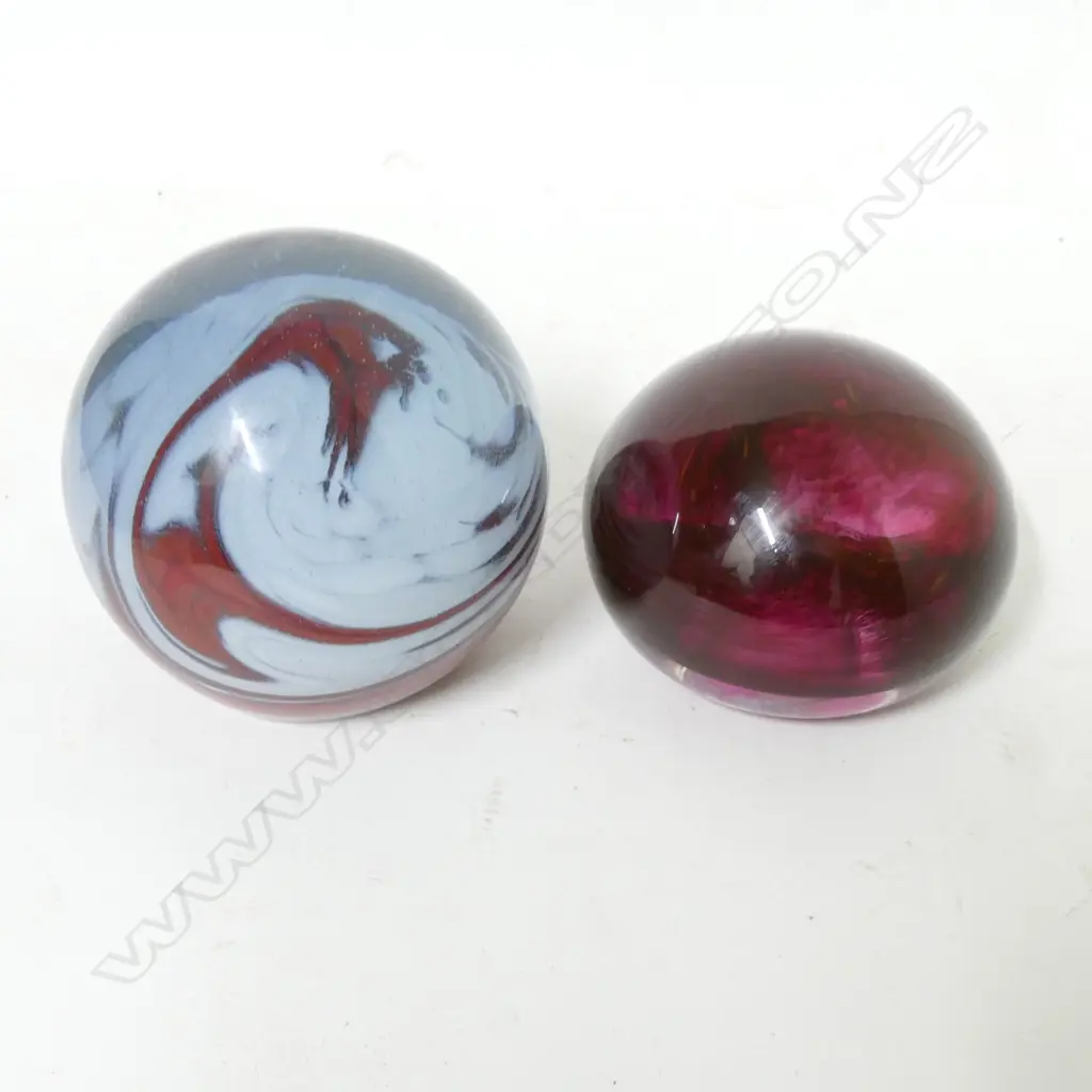 Two glass paperweights Image 1++