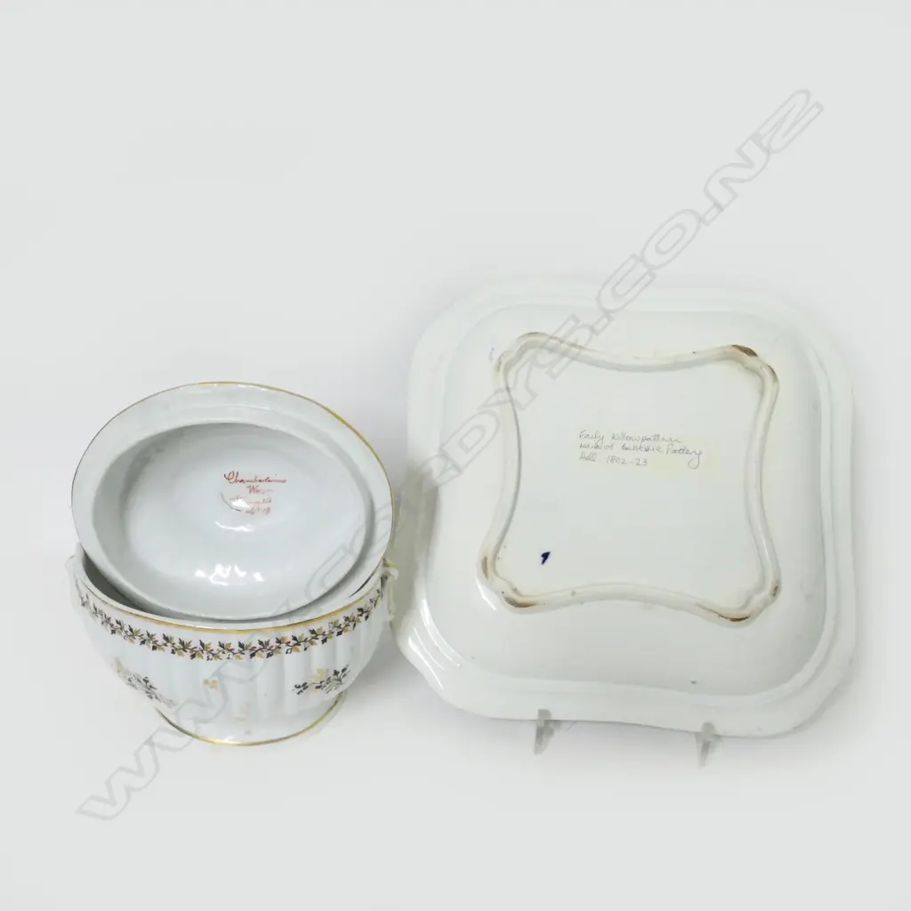 An early Bellevue Pottery Willow pattern blue and white square dish Image 1++