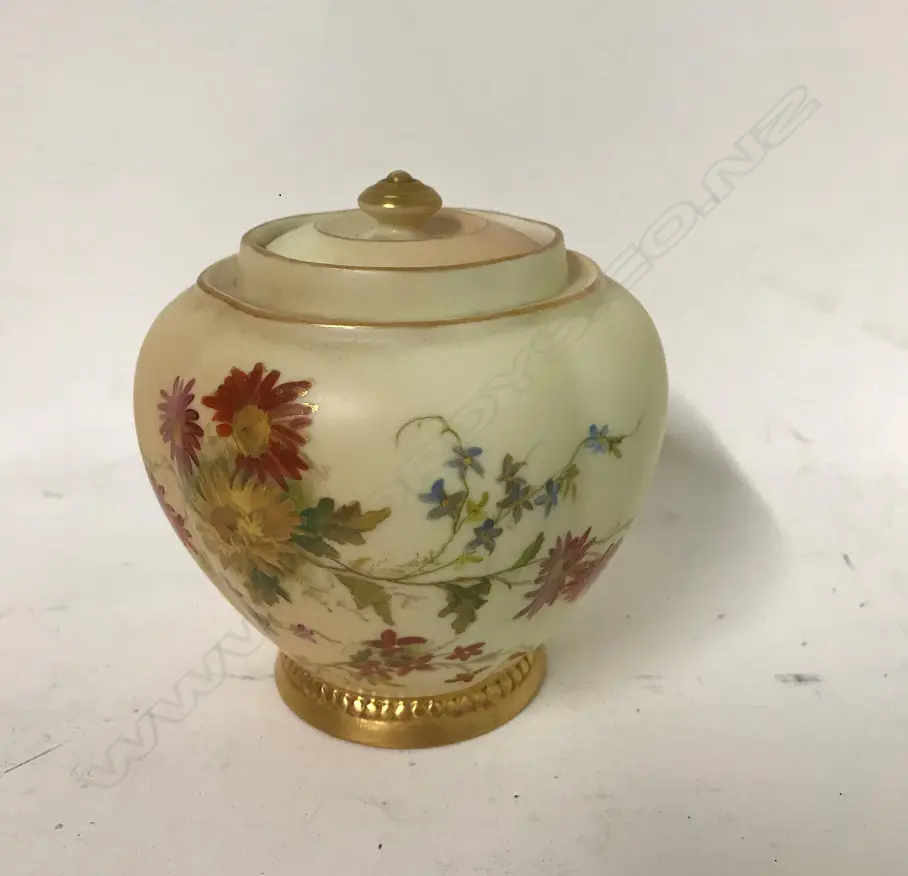 A Royal Worcester potpourri jar Image 1++