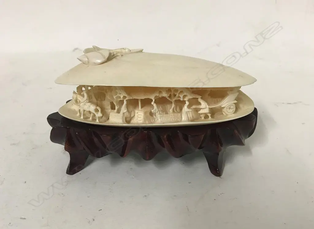 A Chinese carved ivory dream shell Image 1++