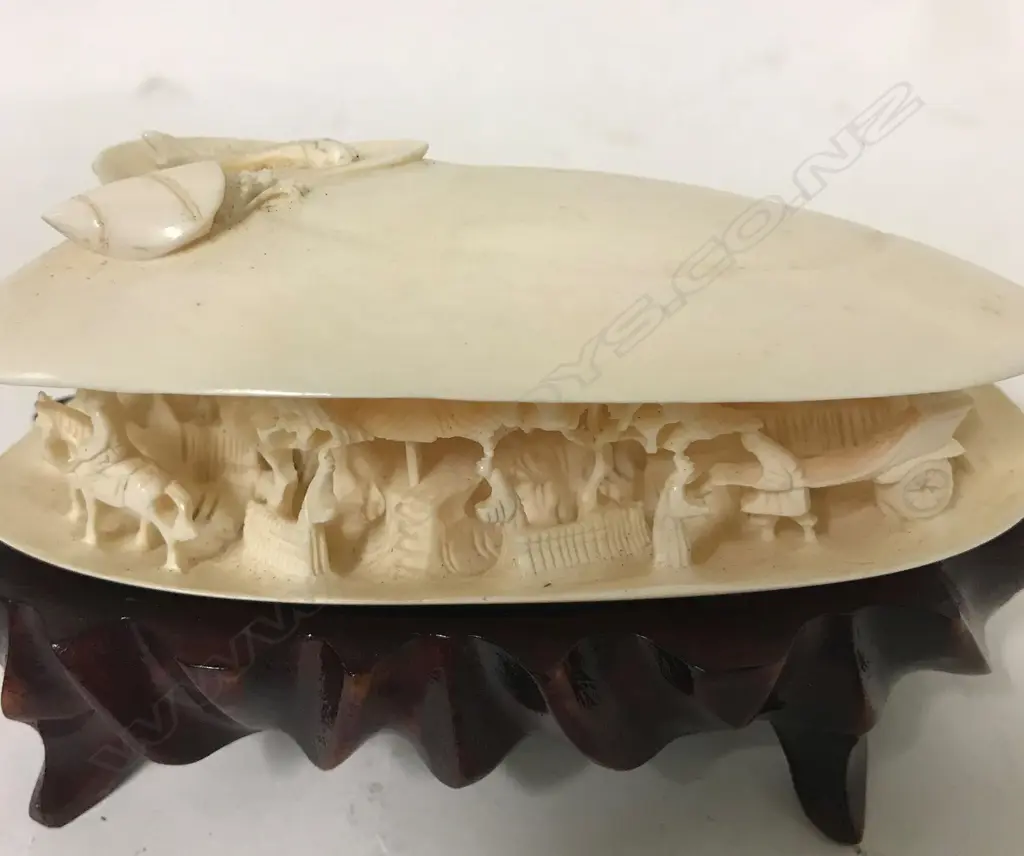 A Chinese carved ivory dream shell Image 1++