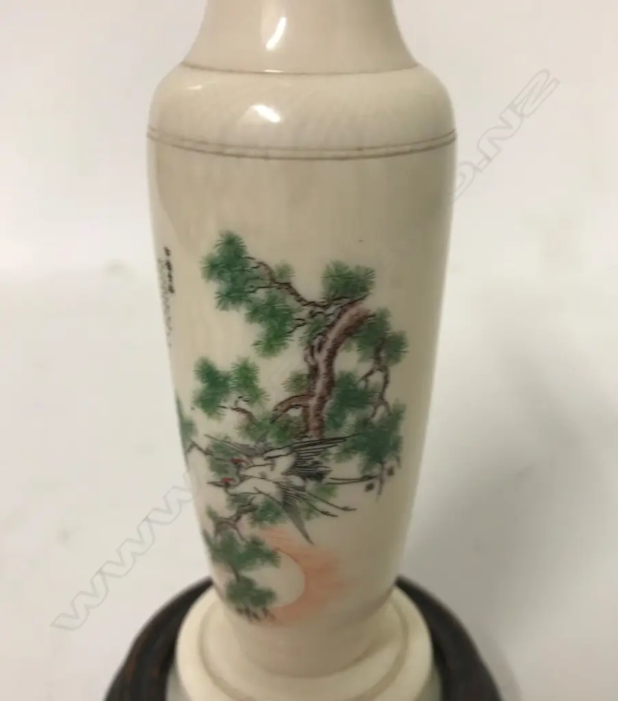 A small ivory vase Image 1++