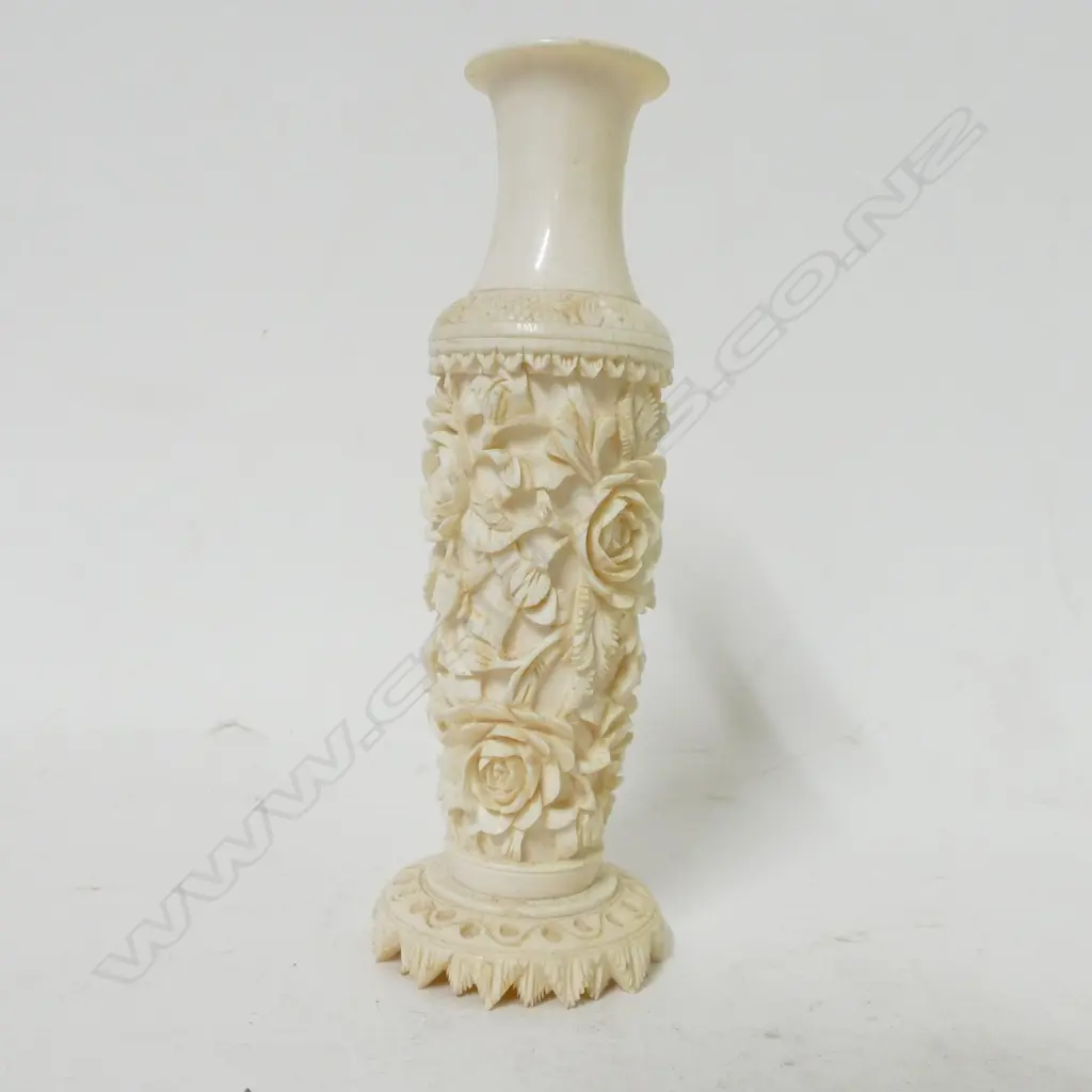 A Chinese ivory carved vase Image 1++