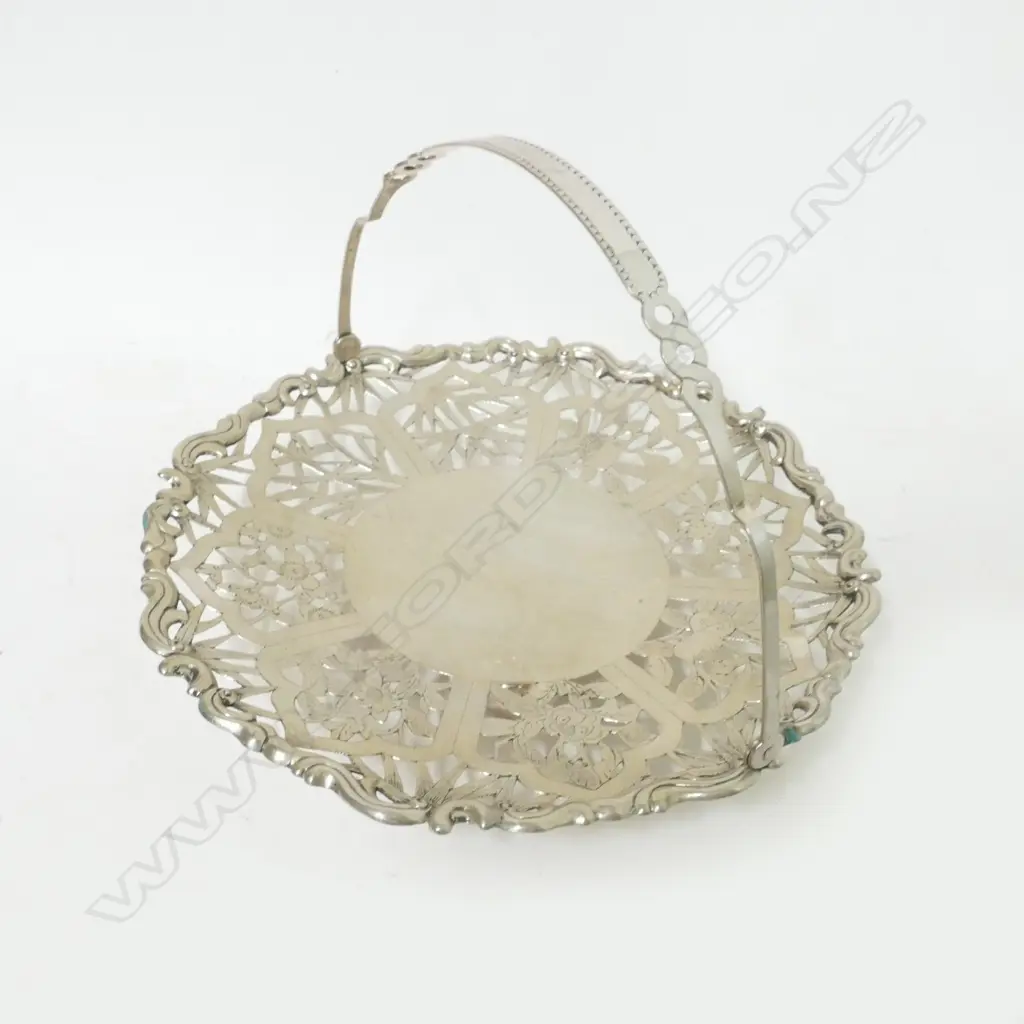 A Chinese silver small cake dish with swing handle Image 1++