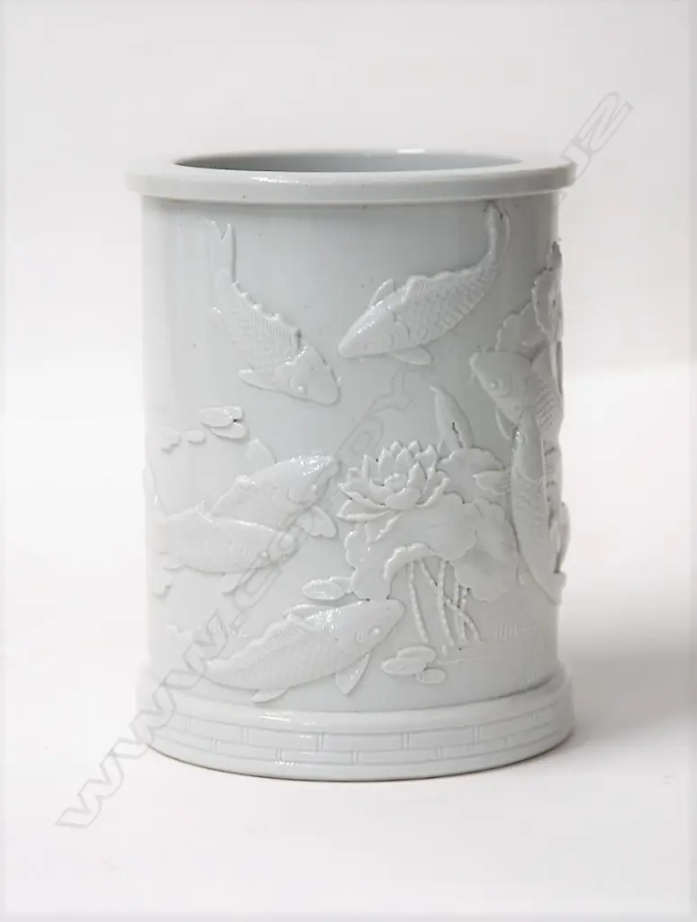 A Chinese porcelain brush pot Image 1++
