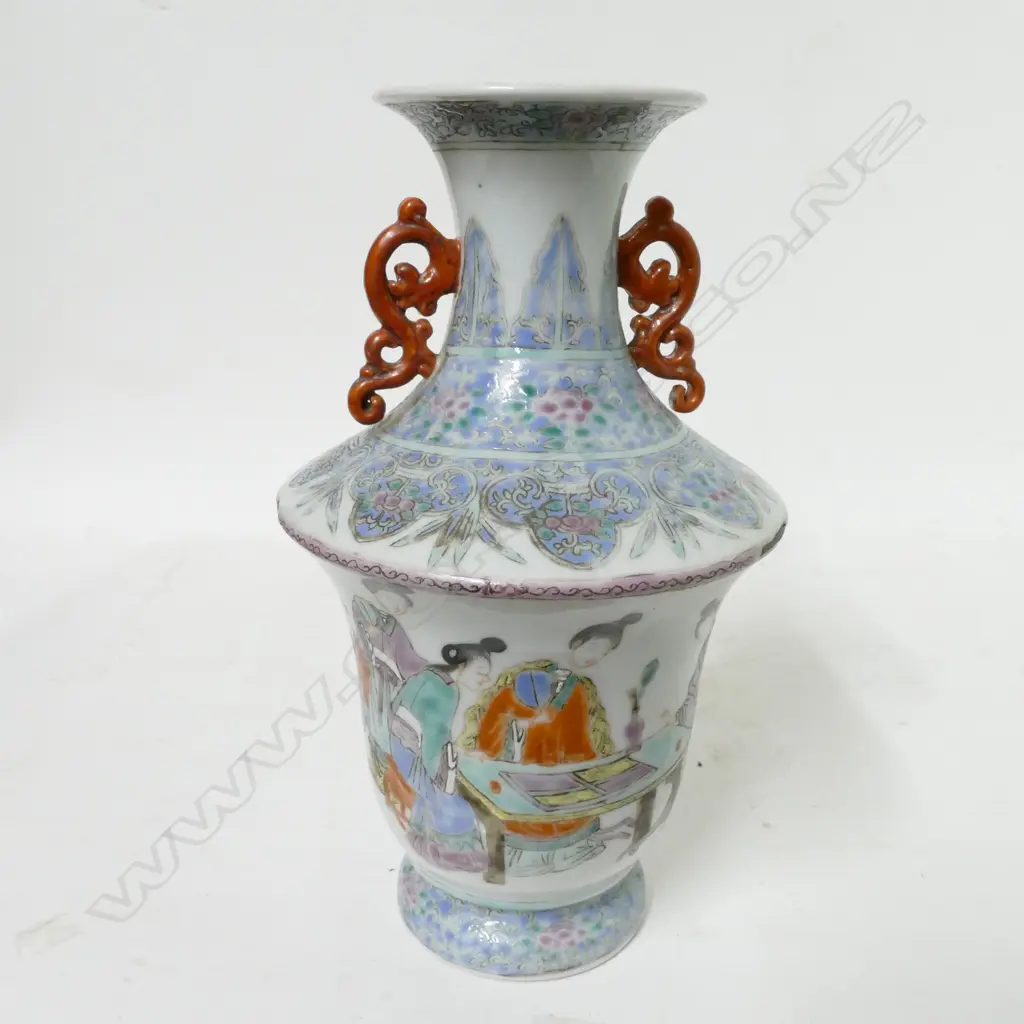 A Chinese porcelain vase Image 1++