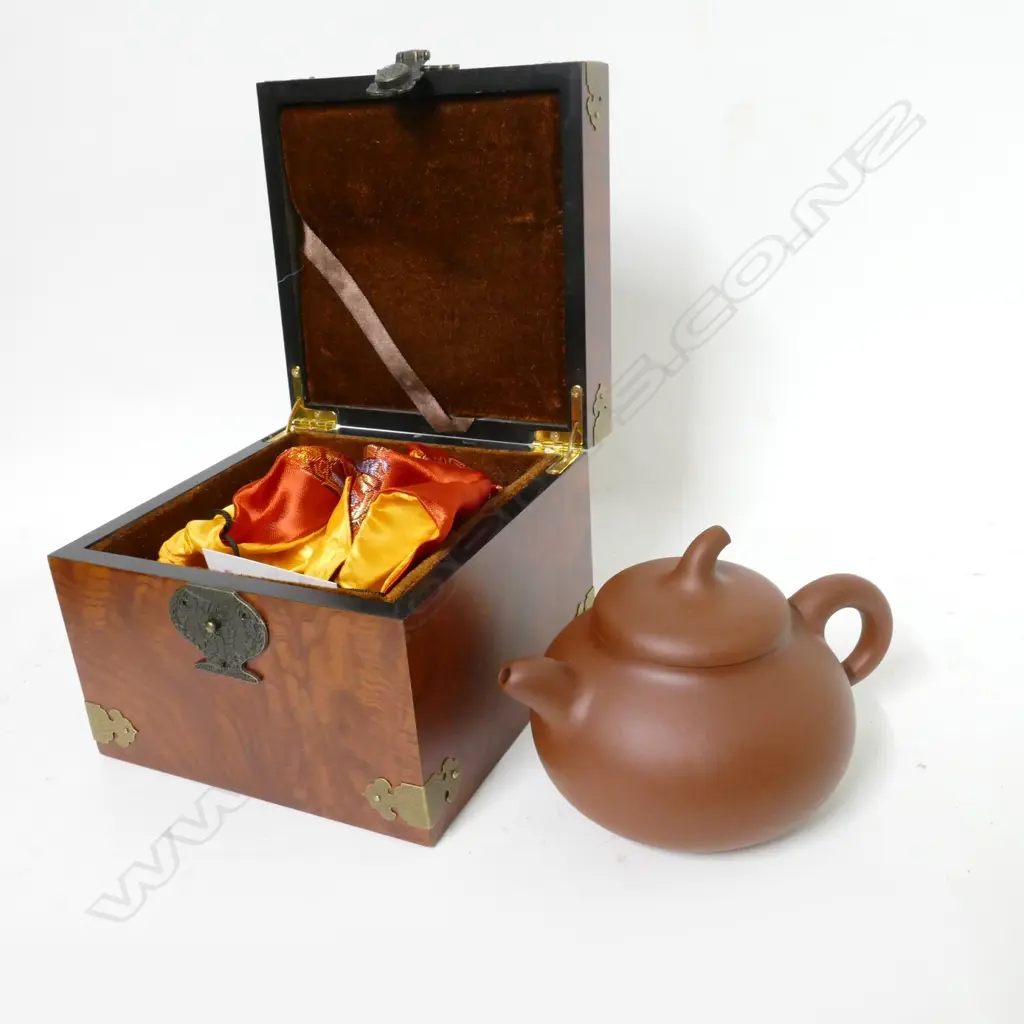 A Chinese Yixing ware teapot Image 1++
