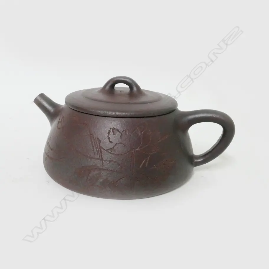 A small Yixing ware teapot Image 1++