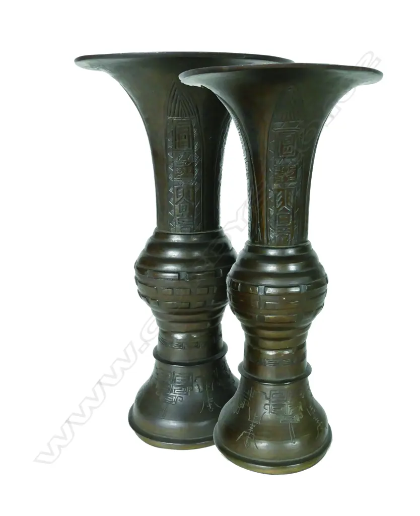 A pair of Chinese gu form bronze vases Image 1++