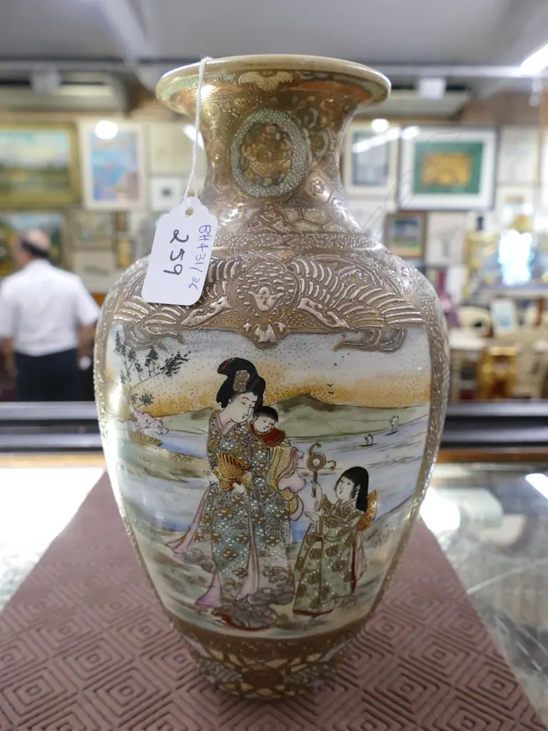 A Japanese Satsuma vase Image 1++