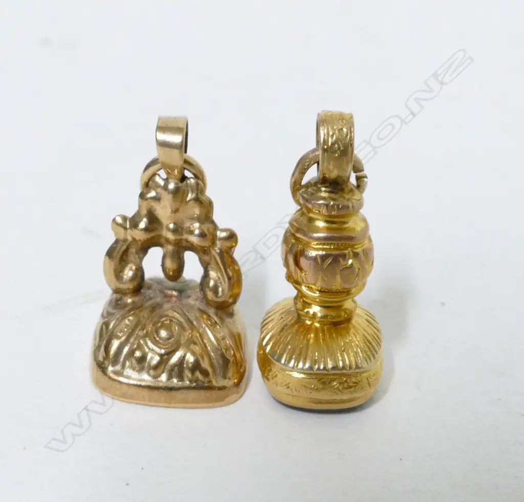 Two antique gold seals Image 1++