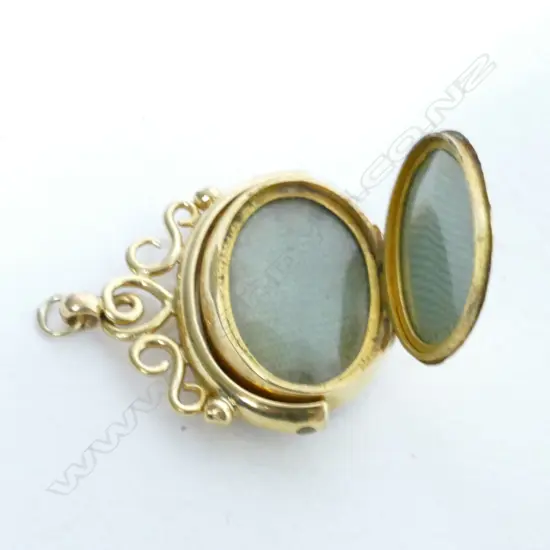 An 18ct. gold and bloodstone fob spinner