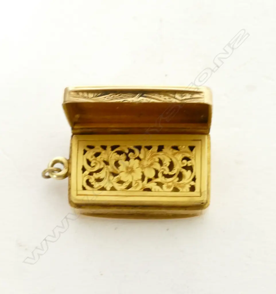 A rare 15ct. yellow gold vinaigrette Image 1++