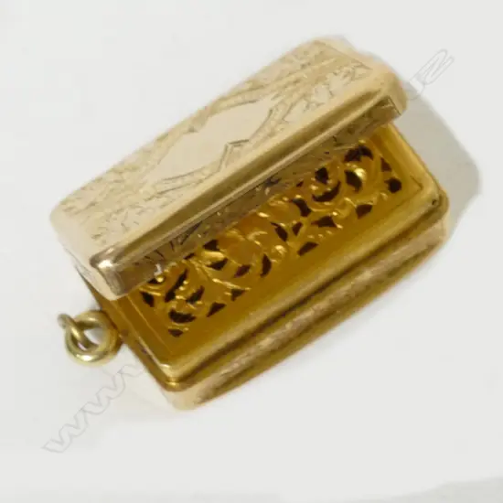 A rare 15ct. yellow gold vinaigrette