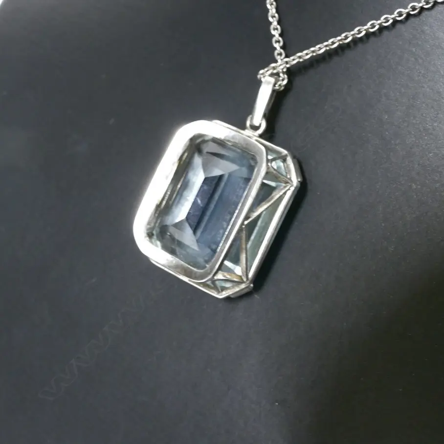 A vintage aquamarine pendant Image 1++