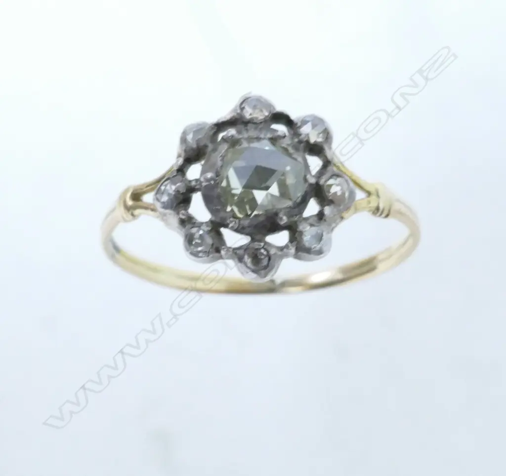 An antique 18ct. gold and diamond cluster ring Image 1++