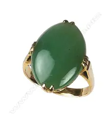 A 14ct. gold and jade ring Image 1++