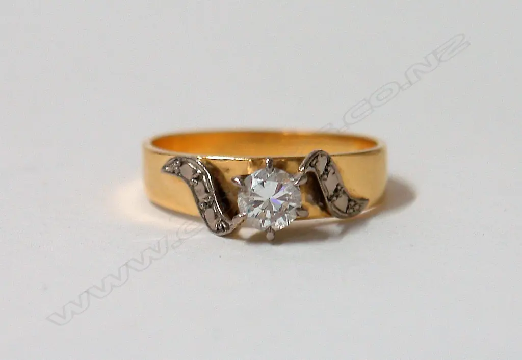 A lady's estate 18ct. yellow gold diamond solitaire ring Image 1++