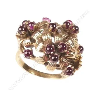 A vintage 9ct. yellow gold and ruby princess-type ring Image 1++
