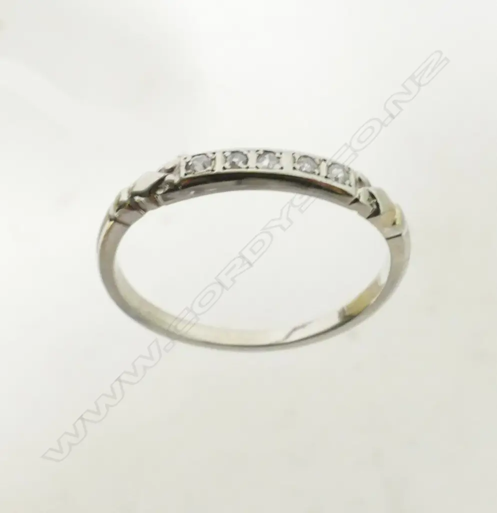 A vintage lady's 18ct. white gold and diamond ring set Image 1++