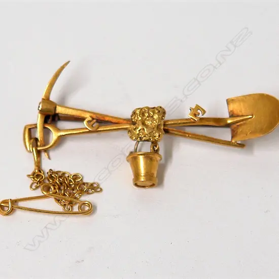 A late 19thC 15ct. yellow gold mining themed brooch