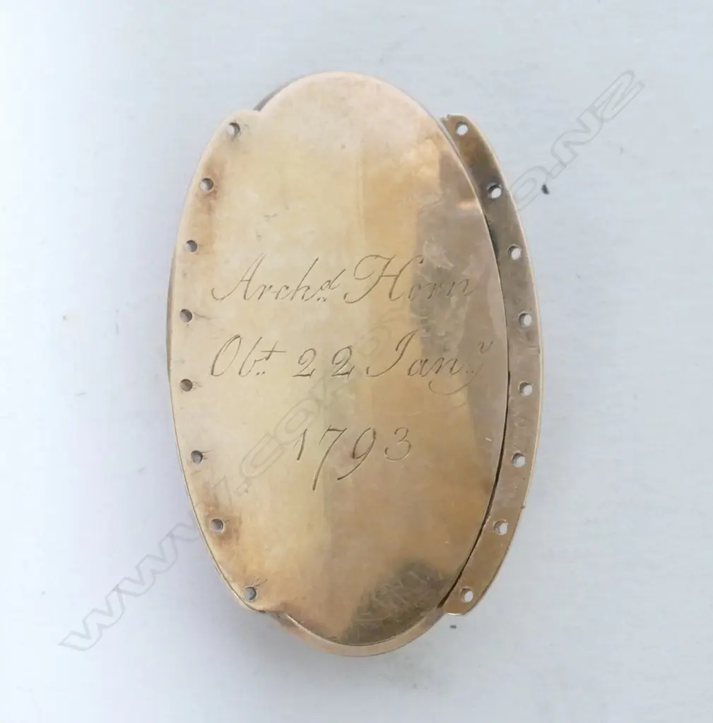 A George III 9ct. rose gold memoriam clasp fitting for multi-strand bracelet or necklace Image 1++