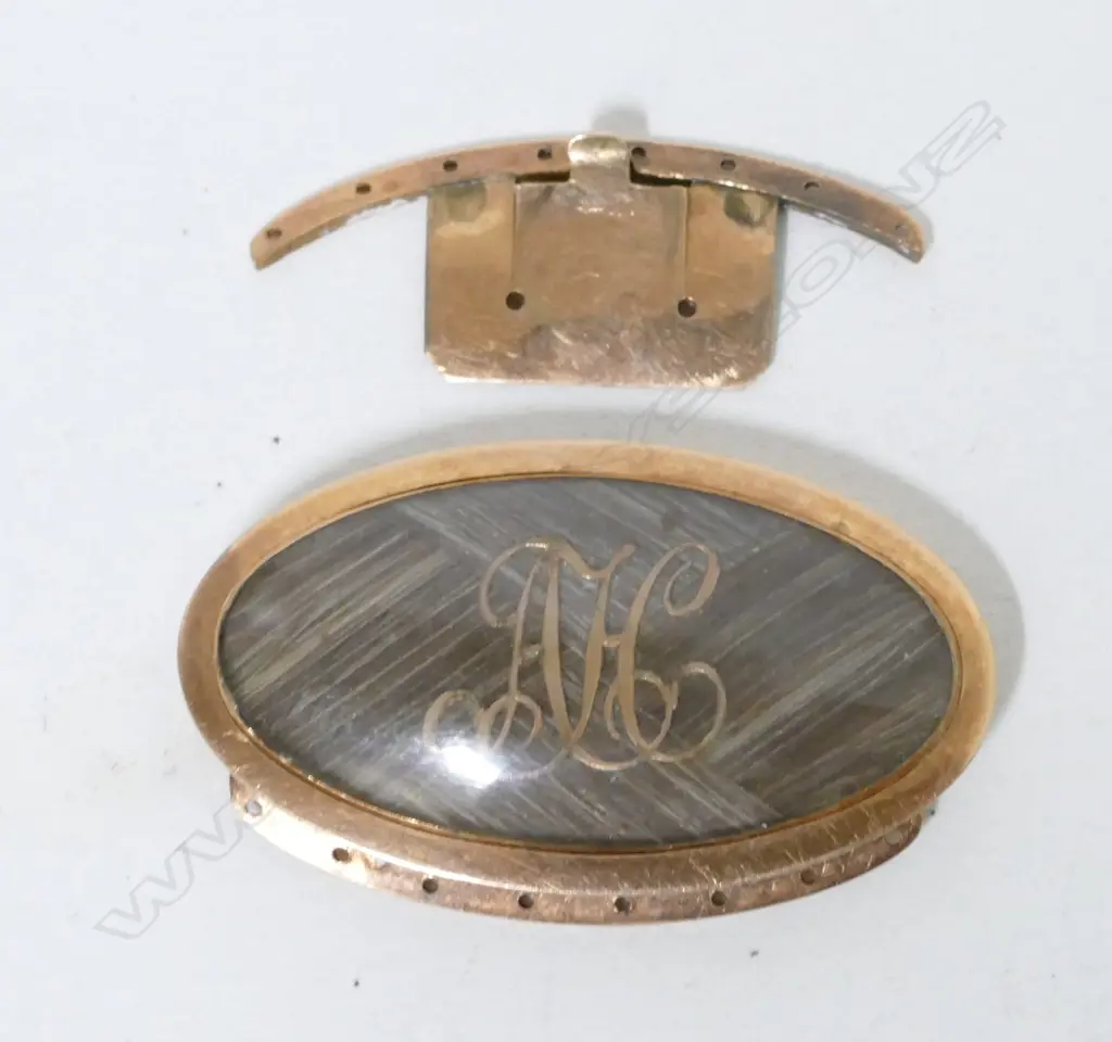 A George III 9ct. rose gold memoriam clasp fitting for multi-strand bracelet or necklace Image 1++