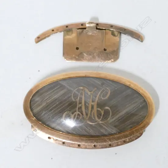 A George III 9ct. rose gold memoriam clasp fitting for multi-strand bracelet or necklace